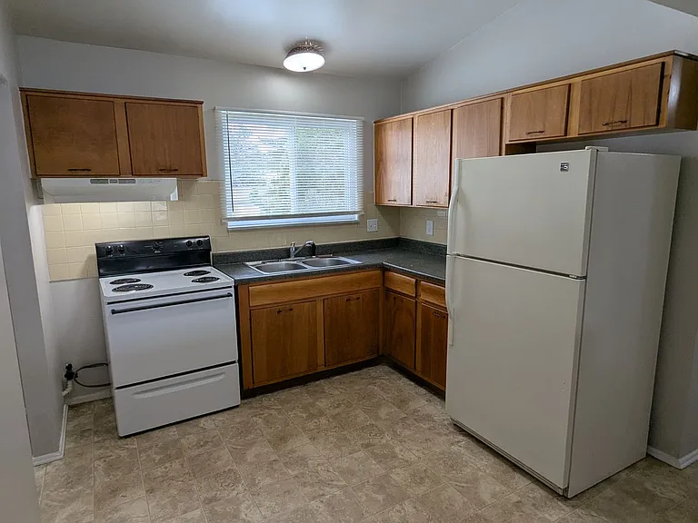 509-515 Zahn Dr — Photo 6