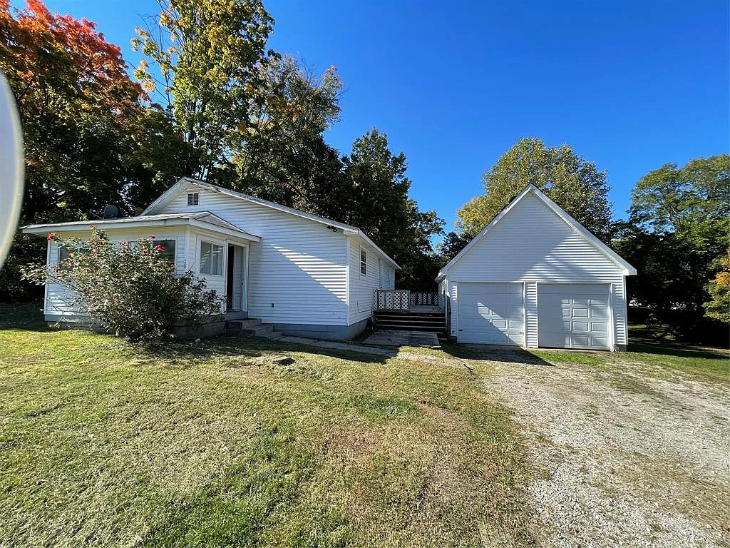 5204 W Mooresville Rd photo 1