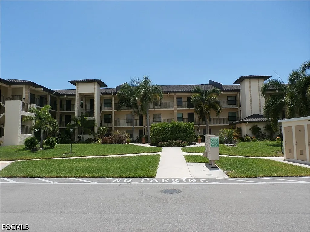 2 bed, 2.0 bath, 1069 sqft, $5,000 — Photo 2
