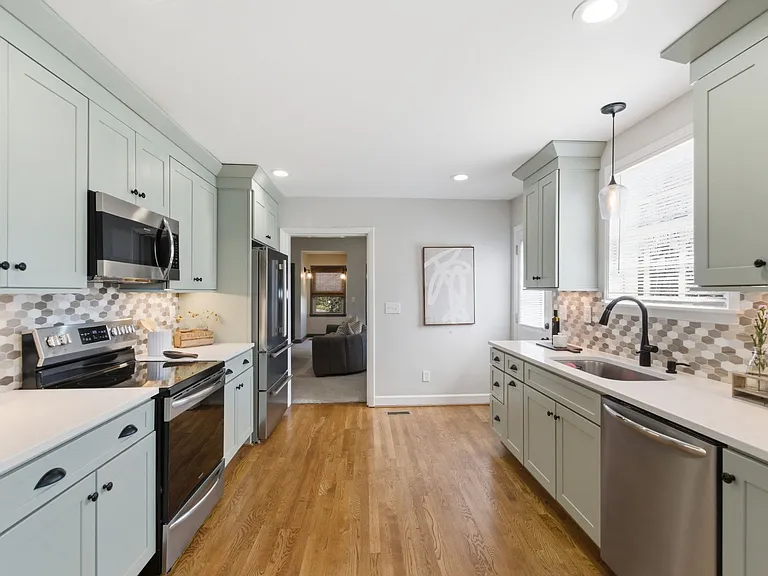 409 Barbara Dr — Photo 17