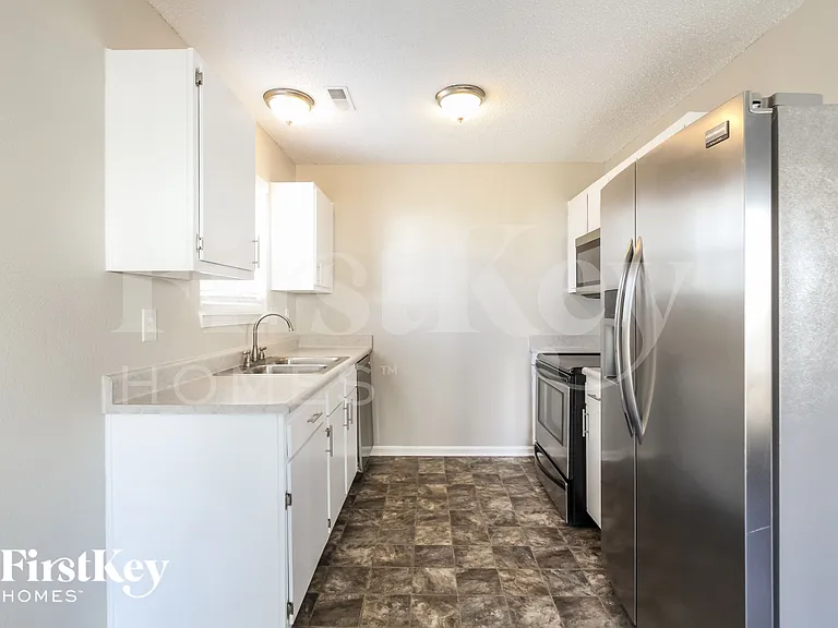 9762 Trail Dr — Photo 5