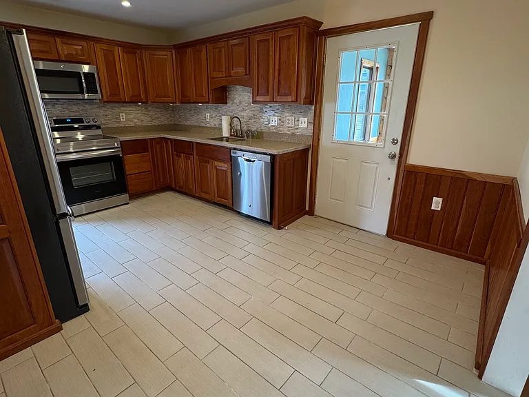 218-220 Lafayette St #220-1 — Photo 12