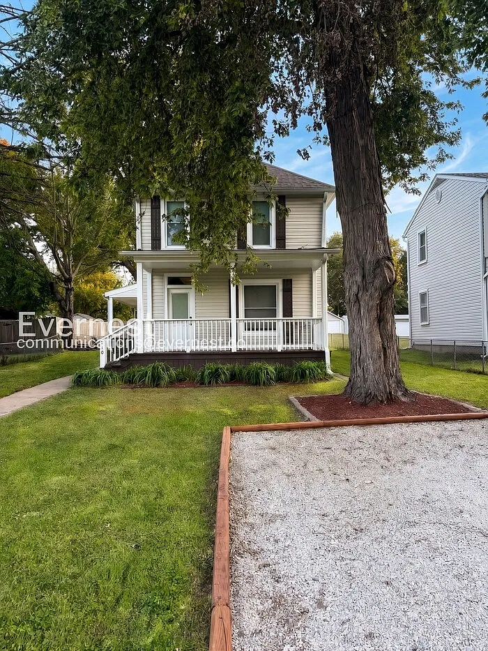 2 bed, 3.0 bath, 1395 sqft, $1,900 — Photo 2
