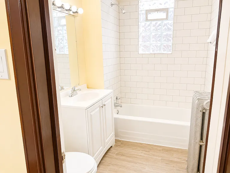 1320 W 64th St #1 — Photo 5