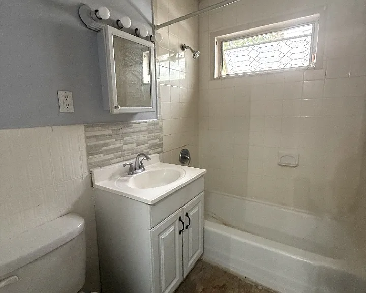 75 E Park St #11A — Photo 2