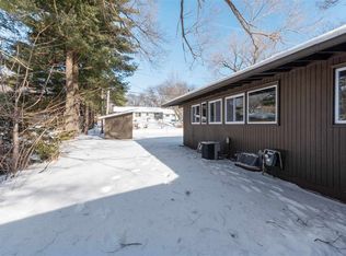 2232 42nd St NE, Cedar Rapids, IA 52402