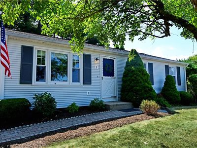 3 Morningside Dr, West Warwick, RI, 02893