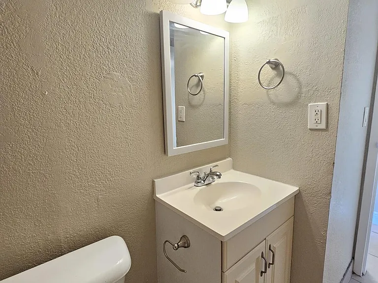 4324 NW 9th Ave #6-1C — Photo 9