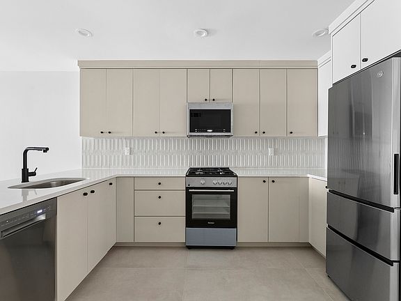 3rd image of 429 Decatur St #1