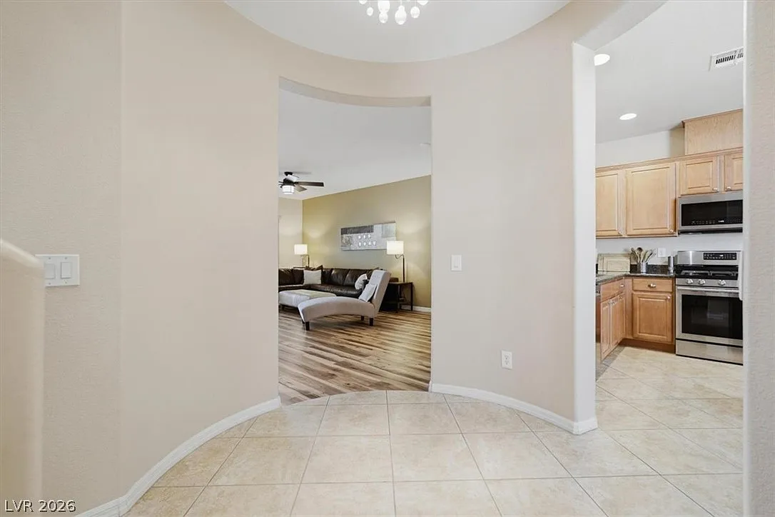 4 bed, 3.5 bath, 2335 sqft, $2,750 — Photo 4