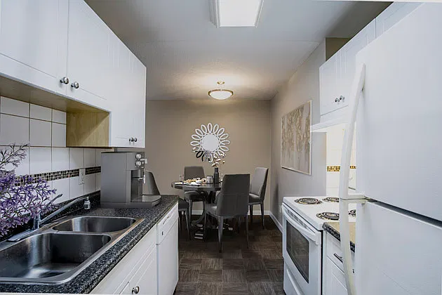 Fraser Manor Apartments — Photo 3