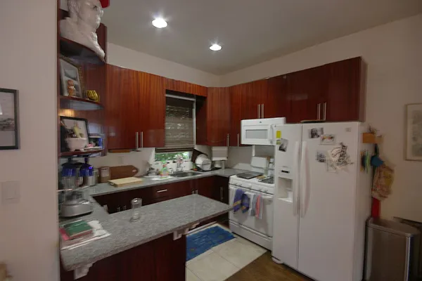 Rented by Nooklyn NYC LLC | media 4