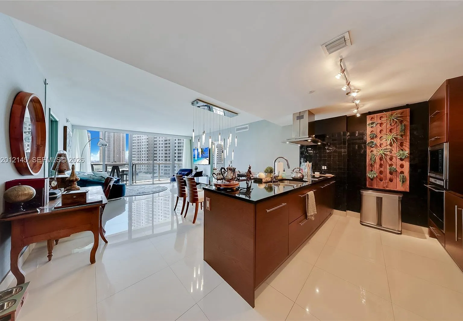 Icon Brickell Condo No 1 — Photo 4