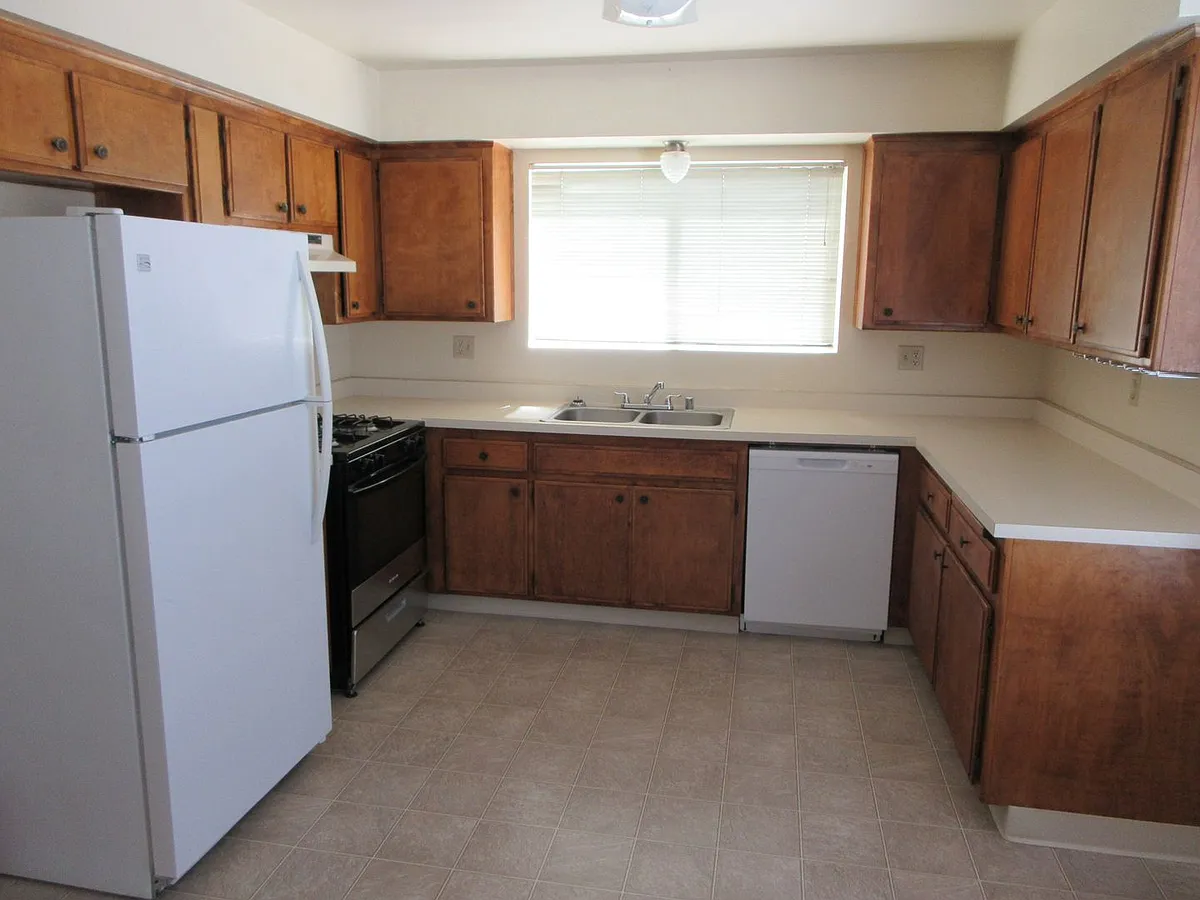 Building Photo - 1025 Perdew Ave #C