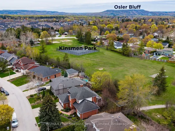 16 Carmichael Cres, Collingwood, ON L9Y 4R6