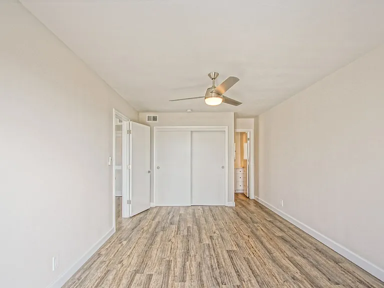 307 Bayview Dr — Photo 24