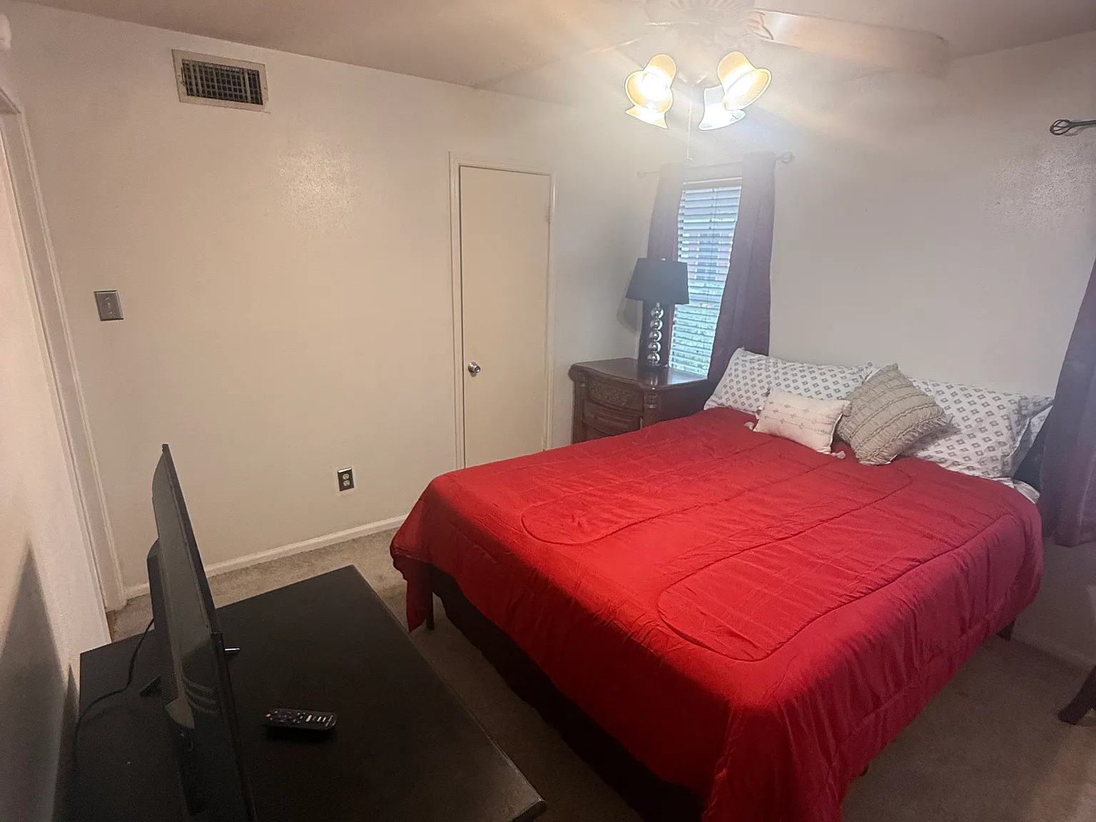 2 bed, 1.5 bath, 1024 sqft, $2,000 — Photo 2