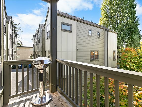 5th image of 11713 Greenwood Avenue N #A