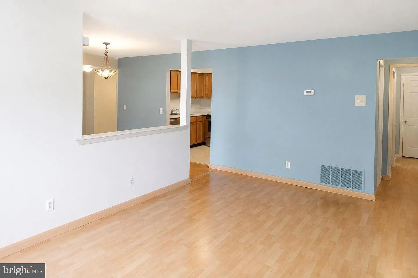 2 bed, 1.0 bath, 936 sqft, $2,300 — Photo 2