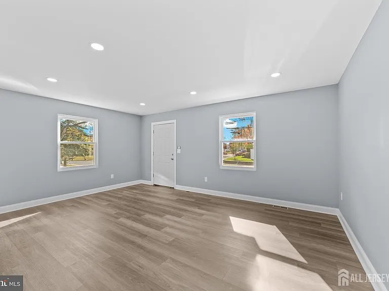 245 William St #C — Photo 6