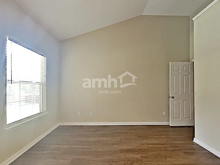 1523 Cardinal Ln — Photo 7