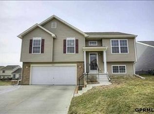 19405 W St, Omaha, NE 68135