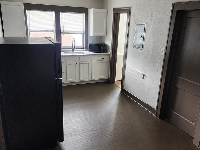 210 E 19th St #3 — Photo 5