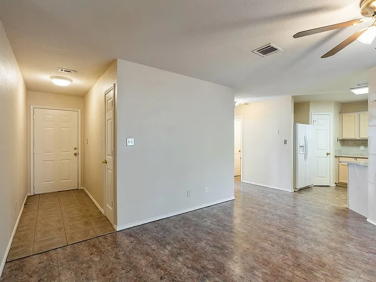 7704 Plateau Cv — Photo 9