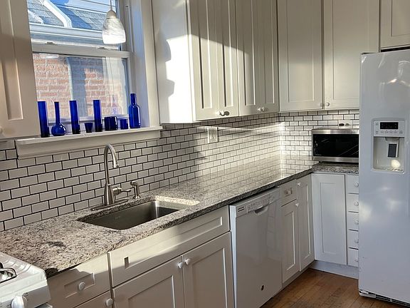 4th image of 4538 N Moody Ave