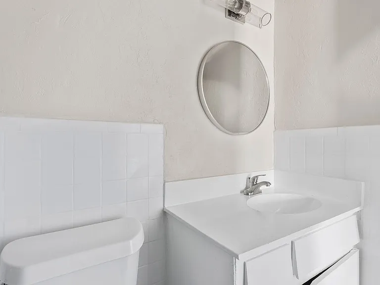 Terraces at Nichols Hills Renovated Two-Bedrooms — Photo 29