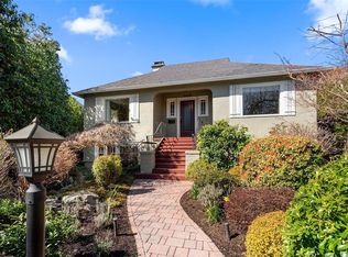 2438 Lincoln Rd, Oak Bay, BC V8R 6A4