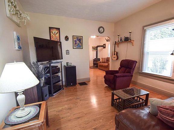 3rd image of 2515 Mundale Ave