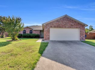 131 Logan Ln, Waxahachie, TX 75165