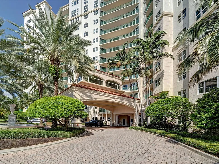 19900 E Country Club Dr #610 — Photo 41