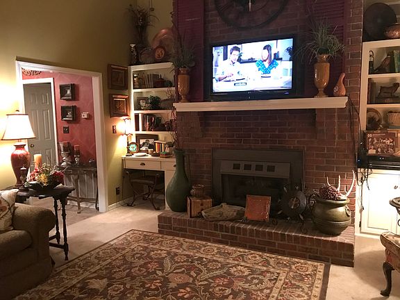 Living room w/14ft ceilings