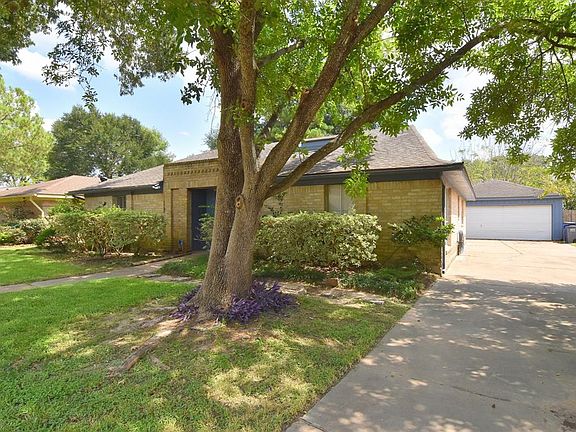 2nd image of 15759 Boulder Oaks Dr