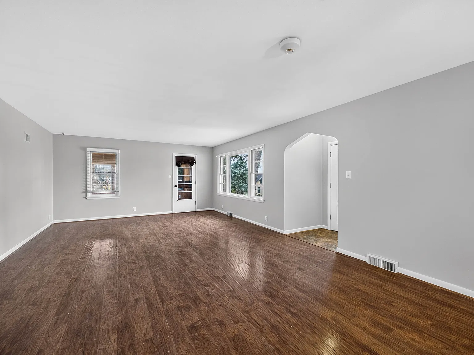 3 bed, 2382 sqft, $2,200 — Photo 3