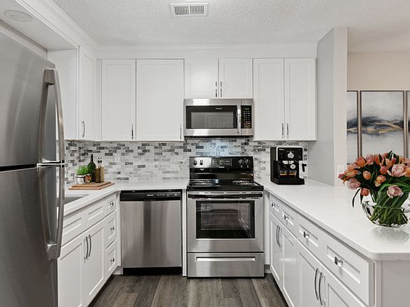 Aurora Village Premium Kitchen