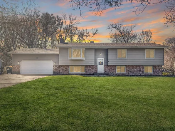 25715 Wild Rose Ln, Shorewood, MN 55331