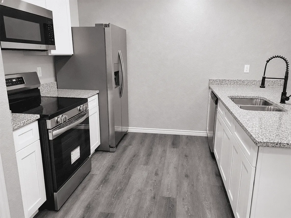 3 bed, 1115 sqft, $1,295 — Photo 2