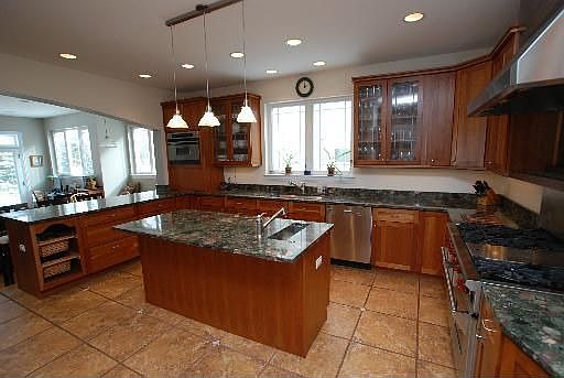 5th image of 518 Park Ave