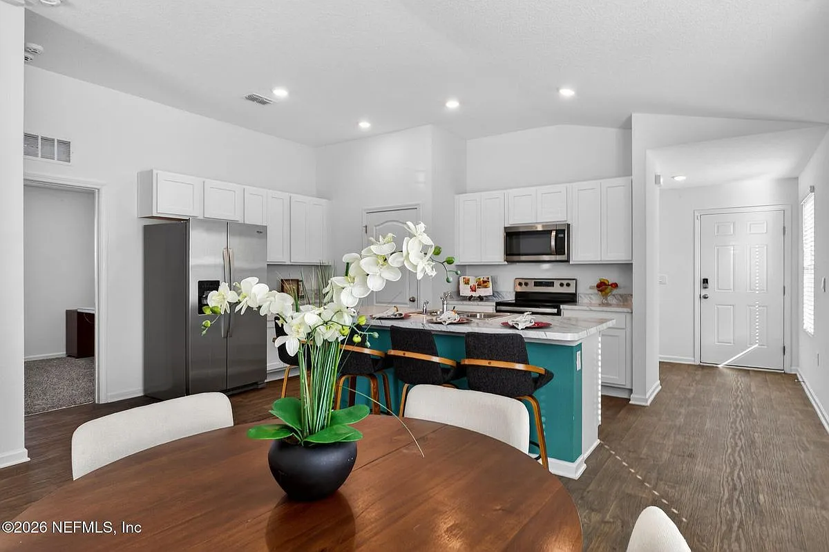 4 bed, 2.0 bath, 1783 sqft, $2,200 — Photo 4