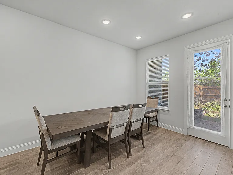 537 Hutchinson Ln — Photo 12