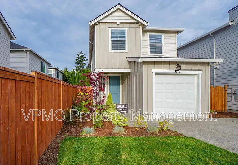 2301 SW 5th Pl — Photo 2