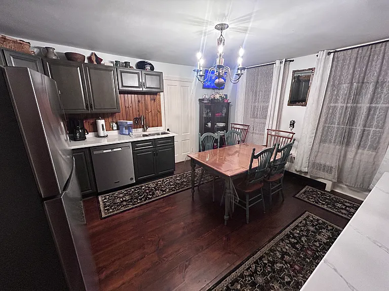Post Rd — Photo 8