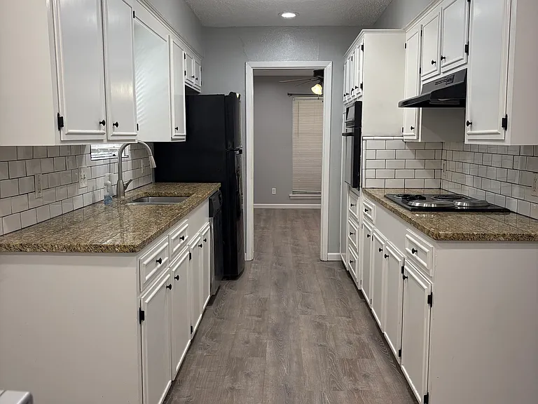 4641 Sheffield Ln — Photo 3