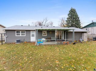 1009 S Grandview Ave, Sioux Falls, SD 57103