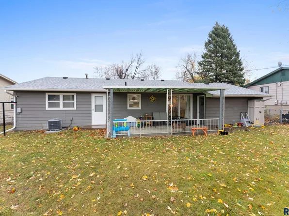 1009 S Grandview Ave, Sioux Falls, SD 57103