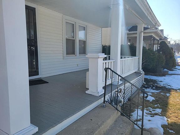 3rd image of 42 S Sperling Ave
