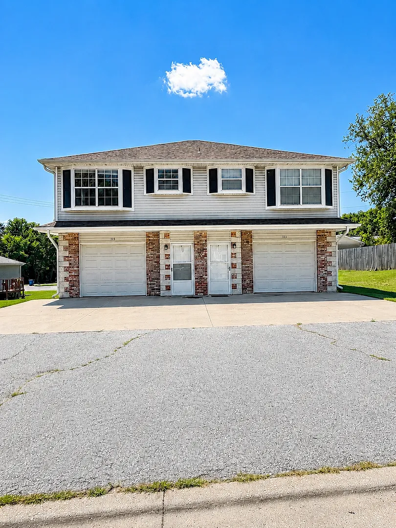 2 Bed | 2 Bath | 1-Car Garage | South Joplin $1000 — Photo 2